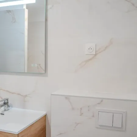 Lou Tavan - Renovee Avec Piscine & Jacuzzi - 4 Villa