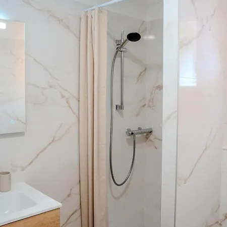 Villa Lou Tavan - Renovee Avec Piscine & Jacuzzi - 4