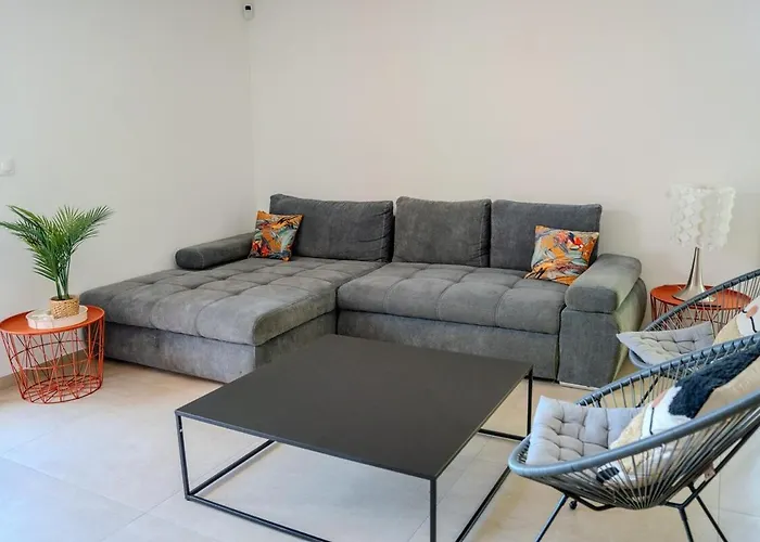 Villa Lou Tavan - Renovee Avec Piscine & Jacuzzi - 4 *