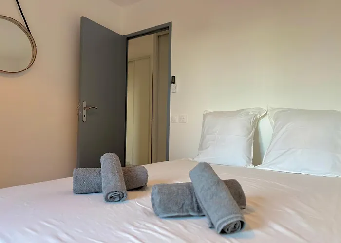 Lou Tavan - Renovee Avec Piscine & Jacuzzi - 4 Villa