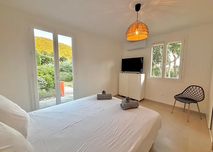 Lou Tavan - Renovee Avec Piscine & Jacuzzi - 4 * Le Lavandou